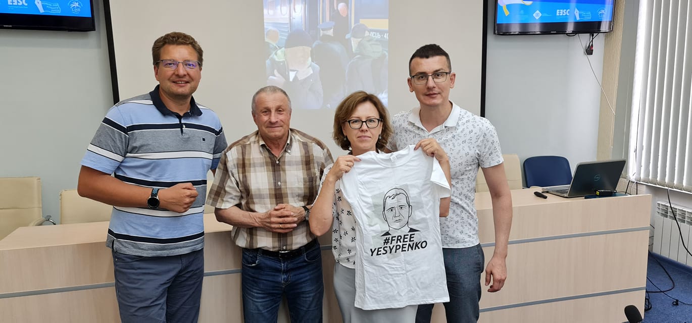 Акція солідарності із переслідуваним у Криму журналістом Владиславом Єсипенком