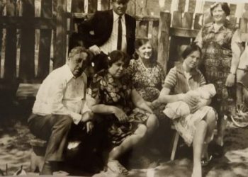 Цю історію розповіла 98-річна Олександра Іпполітівна Гмирко, яка мешкає у Кременчуці Полтавської області