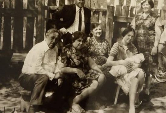 «Мама весь час очікувала, що чорний «воронок» приїде і за нею». Історія родини більшовички з Кременчука 1 Цю історію розповіла 98-річна Олександра Іпполітівна Гмирко, яка мешкає у Кременчуці Полтавської області