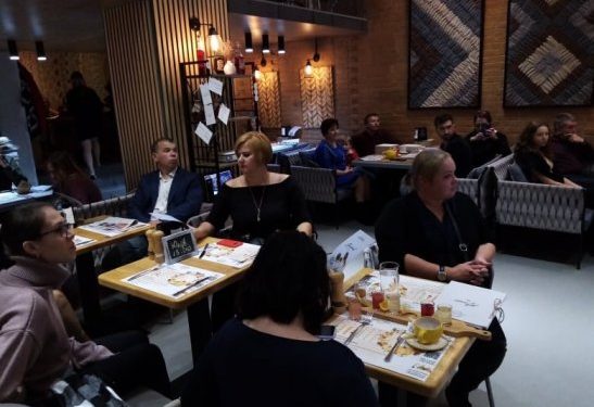 Інна Тільнова: «Я би не хотіла задружуватися з жодним із чиновників. Тому що чиновники приходять і йдуть, а «Баба Єлька» лишається» 1 Званий вечір в Ресторації Кропивницьких